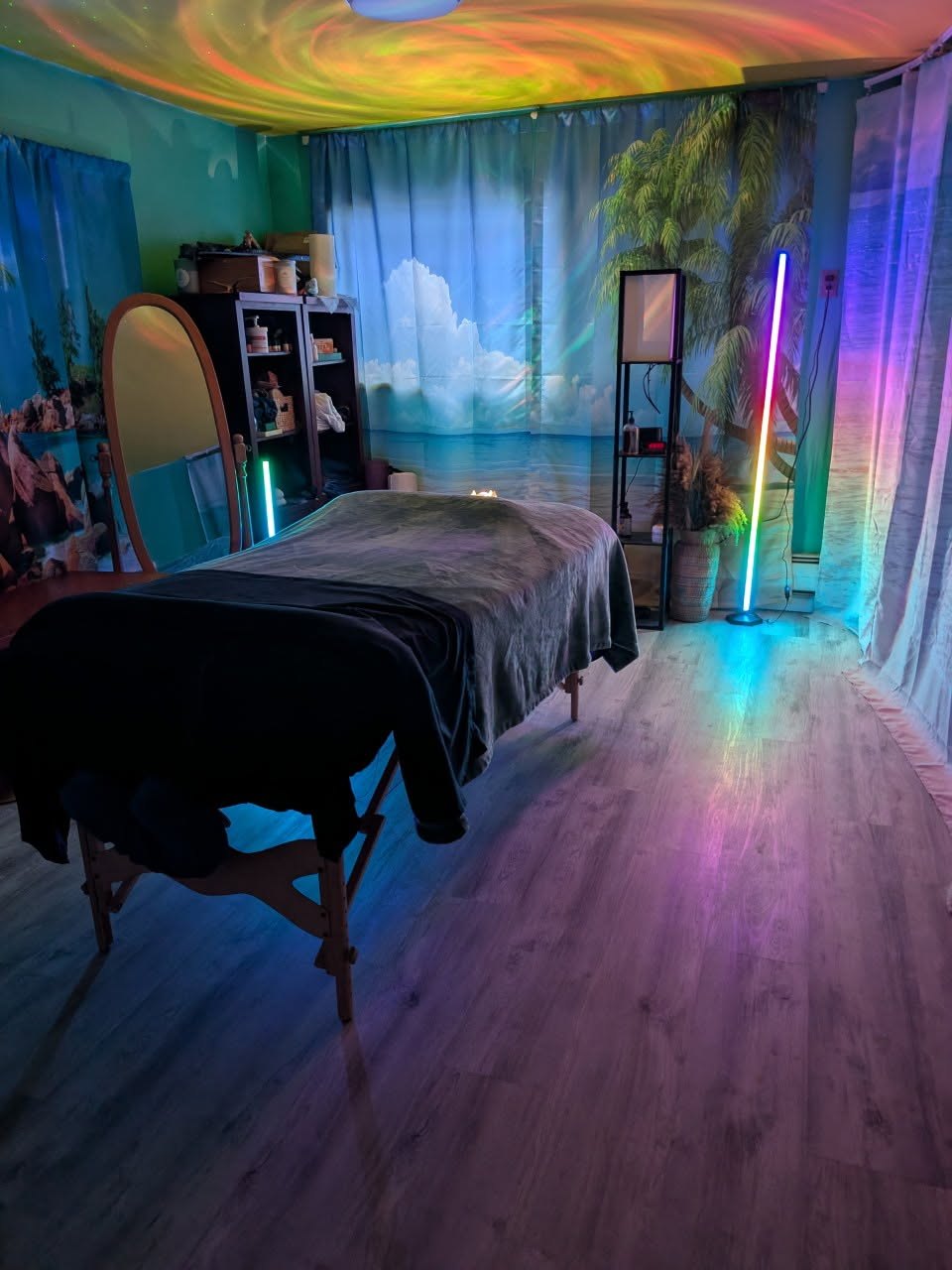 The treatment room under the aurora projector